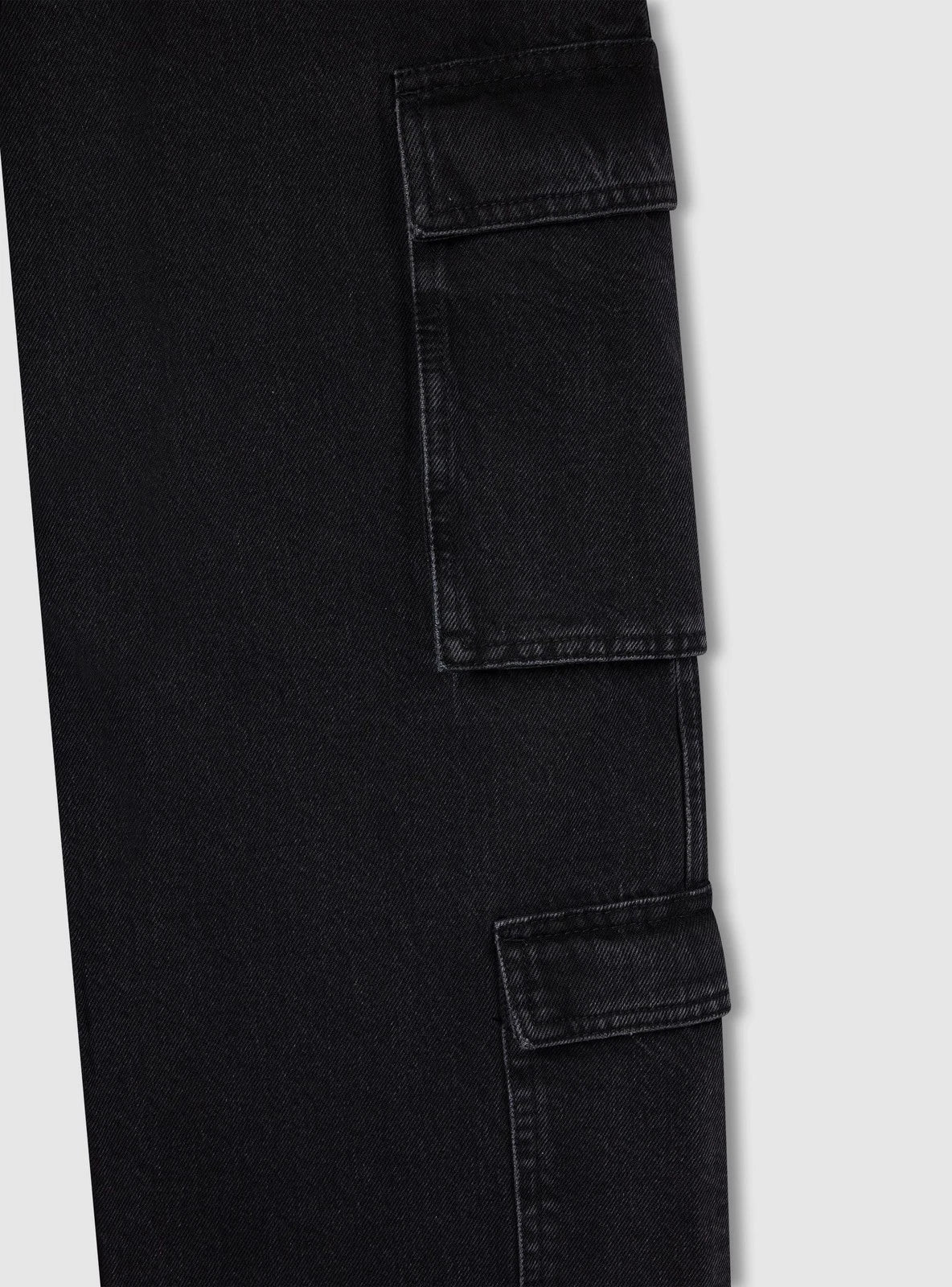 Jeans cargo nero denim donna con tasche laterali - Terranova - immagine 5